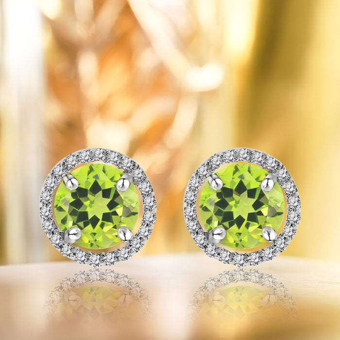 シルバー/K18WGP 合計1.25ct. ヘイローラウンドカット シックな8月の誕生石ペリドットスタッドピアス