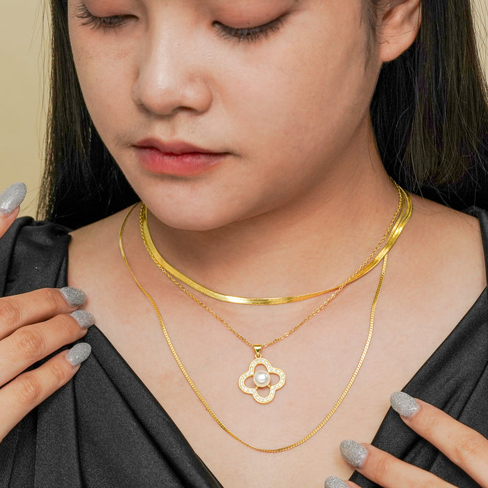 マルチレイヤーネックレス　フローラルペンダント　イエローゴールドメッキ