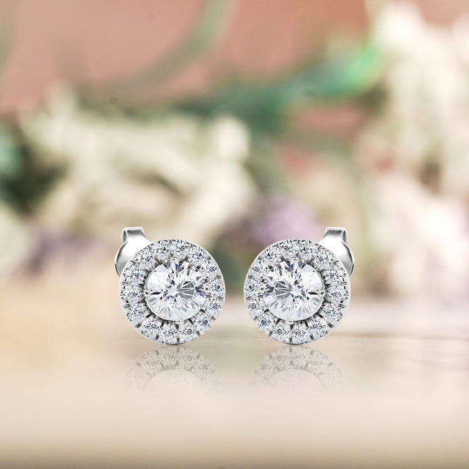 K10 モアサナイトとダイヤモンド ヘイローピアス（片耳0.7ct／ラウンドカット／4爪留め）
