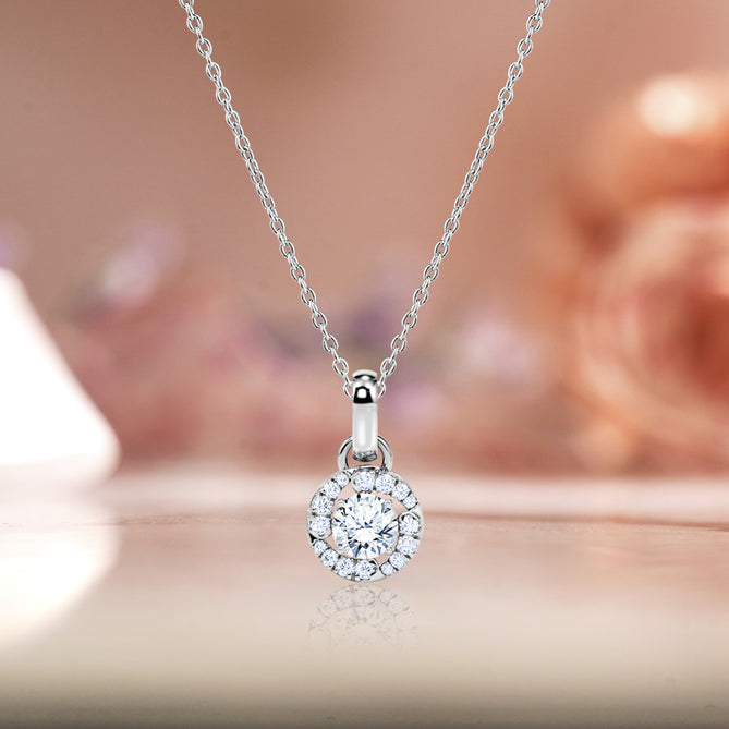 K10 ダイヤモンドペンダント・ネックレス（0.50ct／ラウンドカット／ダイヤツイストノット）