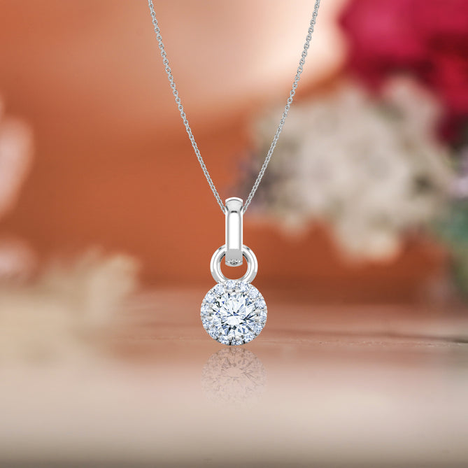 K10 ダイヤモンドヘイローペンダント・ネックレス（0.45ct／ラウンドカット ／ヘイロー）