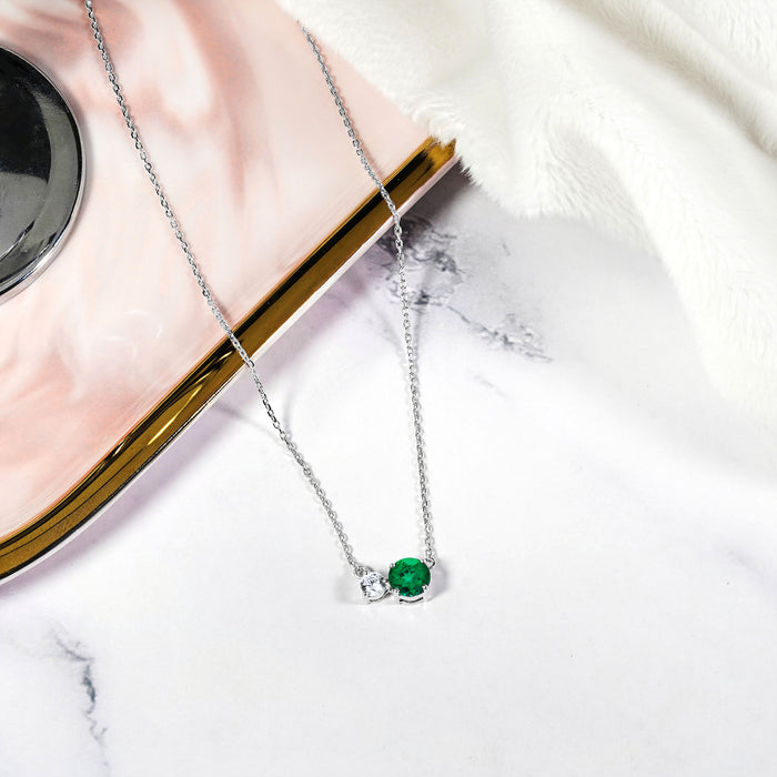 シルバー/K18WGP 合計1.50ct. ダブルラウンドカット 壮麗な5月の誕生石エメラルドペンダント