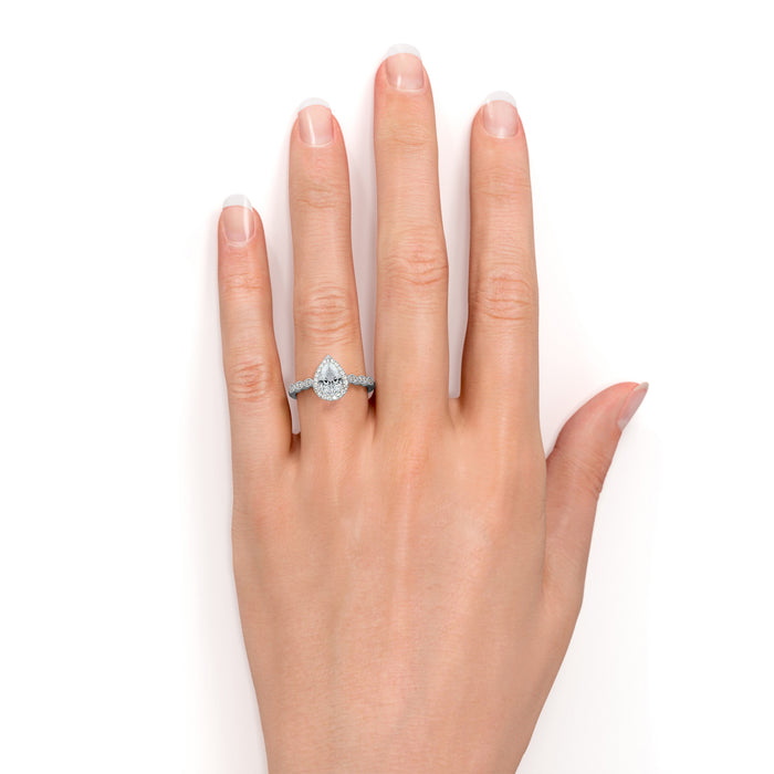 K10 ペアシェイプカット モアサナイトとダイヤモンドヘイローリング（婚約指輪／合計1.50ct）