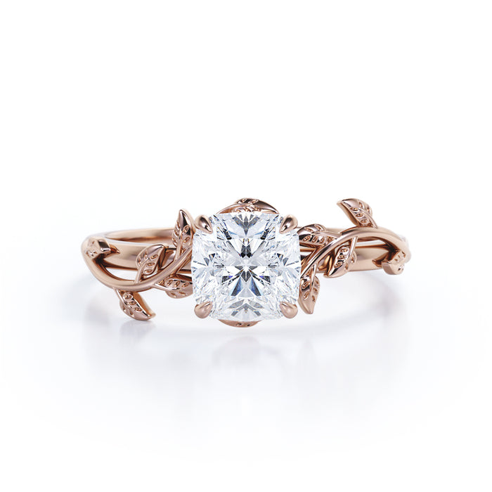 K10 1.0ct クッションカット モアサナイトリング（リーフモチーフ）