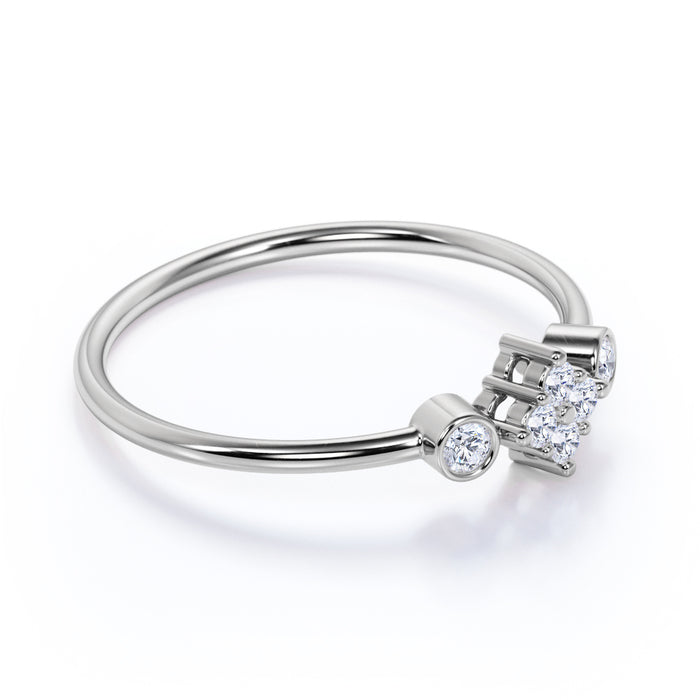 キュートフラワー K10 ダイヤモンドリング（0.13ct／重ね付けリング