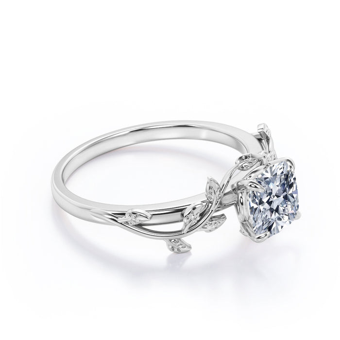 K10 1.0ct クッションカット モアサナイトリング（リーフモチーフ）