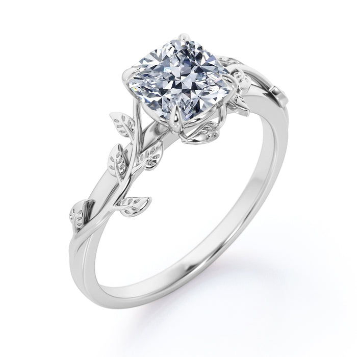 K10 1.0ct クッションカット モアサナイトリング（リーフモチーフ）