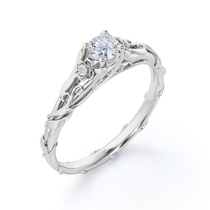 K10 モアサナイトリング（0.53ct／フラワーモチーフ／2粒メレダイヤモンド）