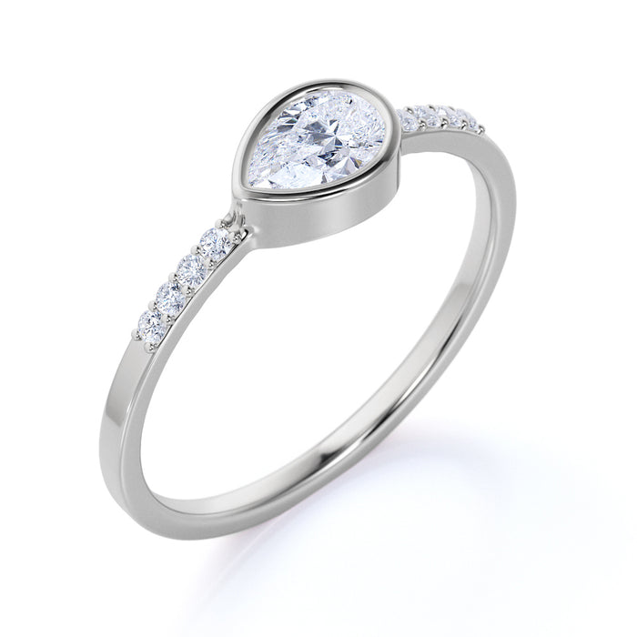 K10 天然ダイヤモンド リング（0.40ct／センターペアシェイプカット／重ね付けリング）