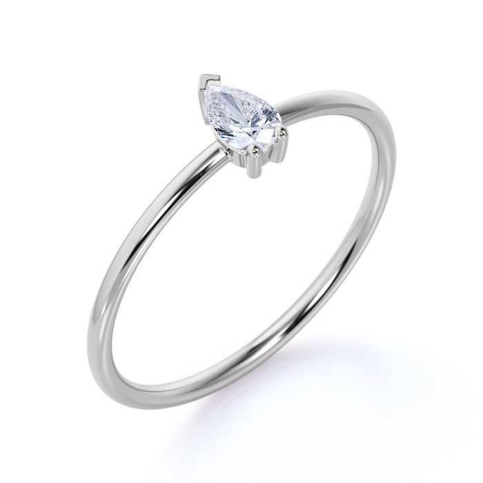 K10 天然ダイヤモンドリング（0.15ct／ペアシェイプカット／重ね付けリング）