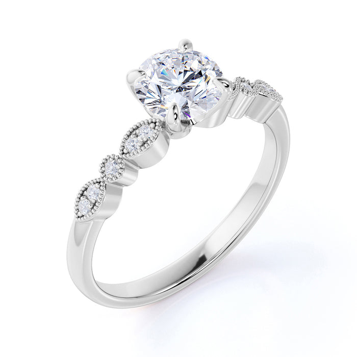 K10 ラウンドブリリアントカット モアサナイト ダイヤモンド リング（合計1.15ct／ビンテージリング）