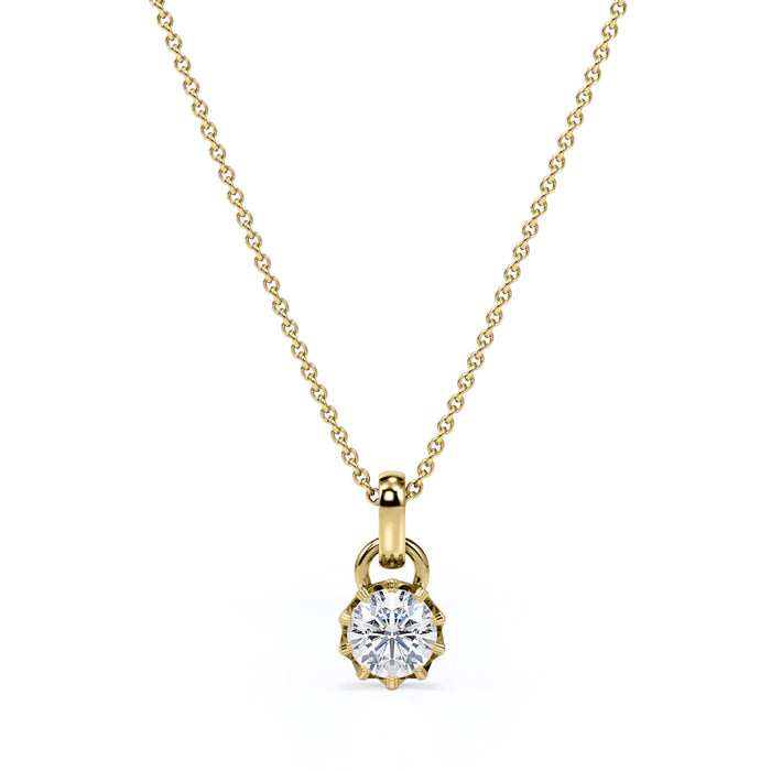 K10 クラウンモチーフ ダイヤモンドペンダント・ネックレス（合計0.25ct／ラウンドカット）