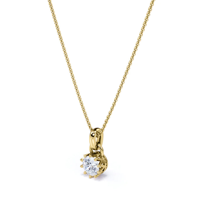 K10 クラウンモチーフ ダイヤモンドペンダント・ネックレス（合計0.25ct／ラウンドカット）