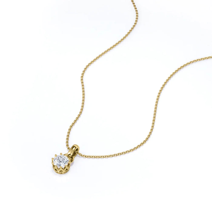 K10 クラウンモチーフ ダイヤモンドペンダント・ネックレス（合計0.25ct／ラウンドカット）